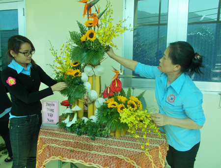 Entries arranging flowers…