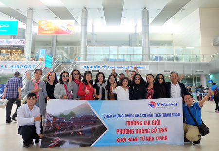 First tourist group taking Vietravel's tour to China from Cam Ranh International Airport