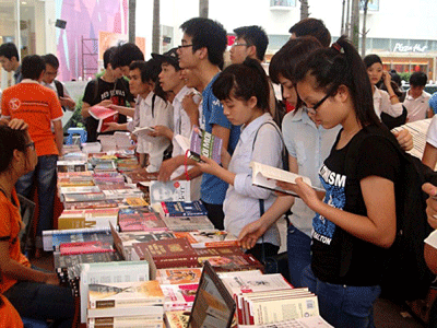 Numerous activities to mark Vietnam Book Day in Khanh Hoa