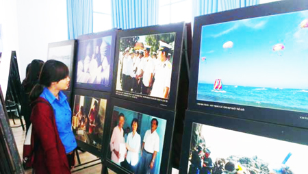 Photo exhibition on Nha Trang's achievements over time