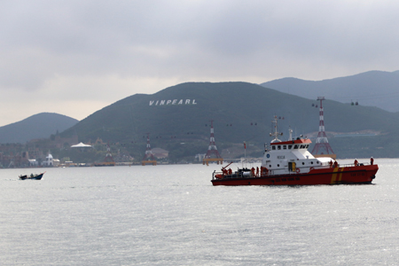 8 fishermen rescued after ship breaks down