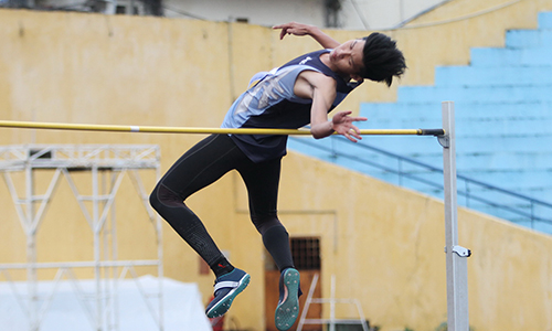 Athlete Cao Vo Ngoc Long wins gold with 2m high jump. (Photo: Nguyen Phuong)