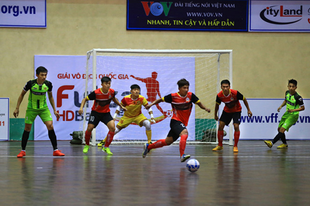 Saigon FC playing Hoang Thu Da Nang (Photo: thanhnien.vn)