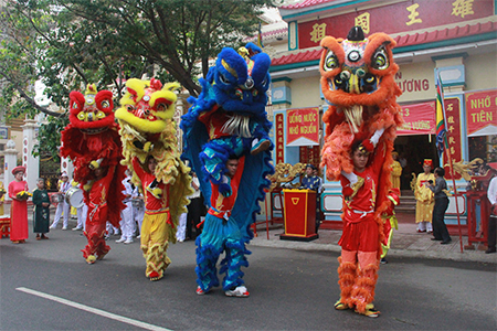 Unicorn – lion – dragon dance performance.