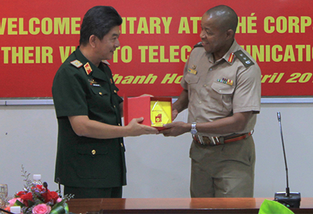 Telecommunications University receives miliatry attaché corps to Vietnam