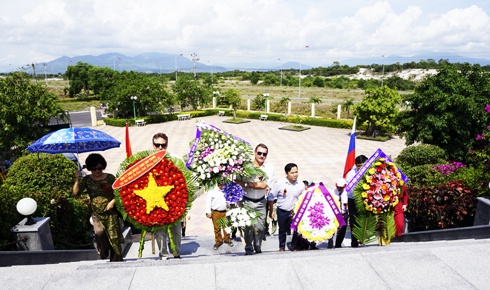 Thurification at Vietnamese – Russian Friendship Memorial