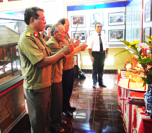 Veterans thurifying at Ho Chi Minh Memorial Site.