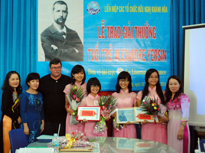 Friendship organizations' Union, Le Liseron de France grant scholarships to students