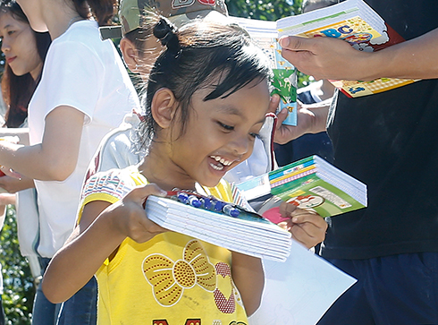 At the end of the program, the pupils are offered gifts which are notebooks and writing utensils.