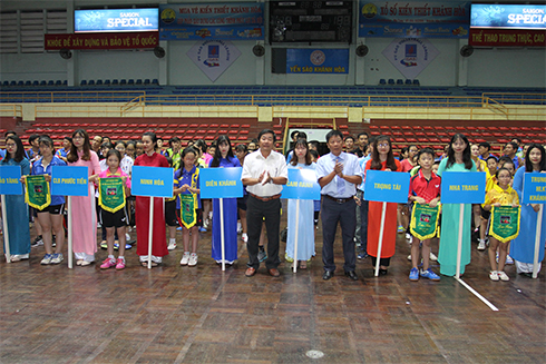 Over 200 players compete at Khanh Hoa's table-tennis club tournament