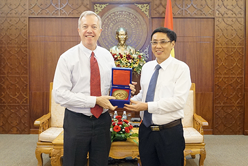 Khanh Hoa chairman receives U.S Ambassador