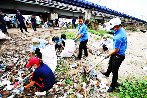Clean-up campaign responding to World Biodiversity Day