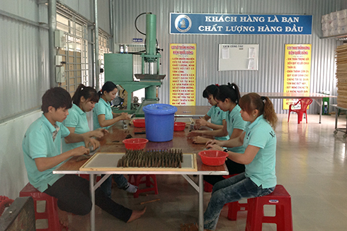 Making agarwood incense in Tram Huong Bien Quoc Dung Co., Ltd.