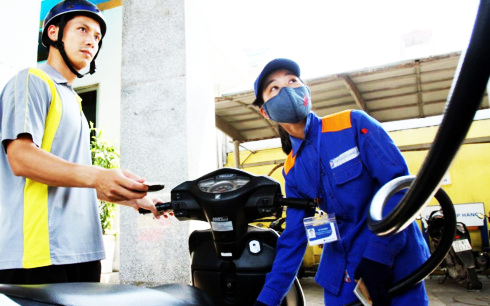 RON 92 gasoline price rises to VND17,366 per litre