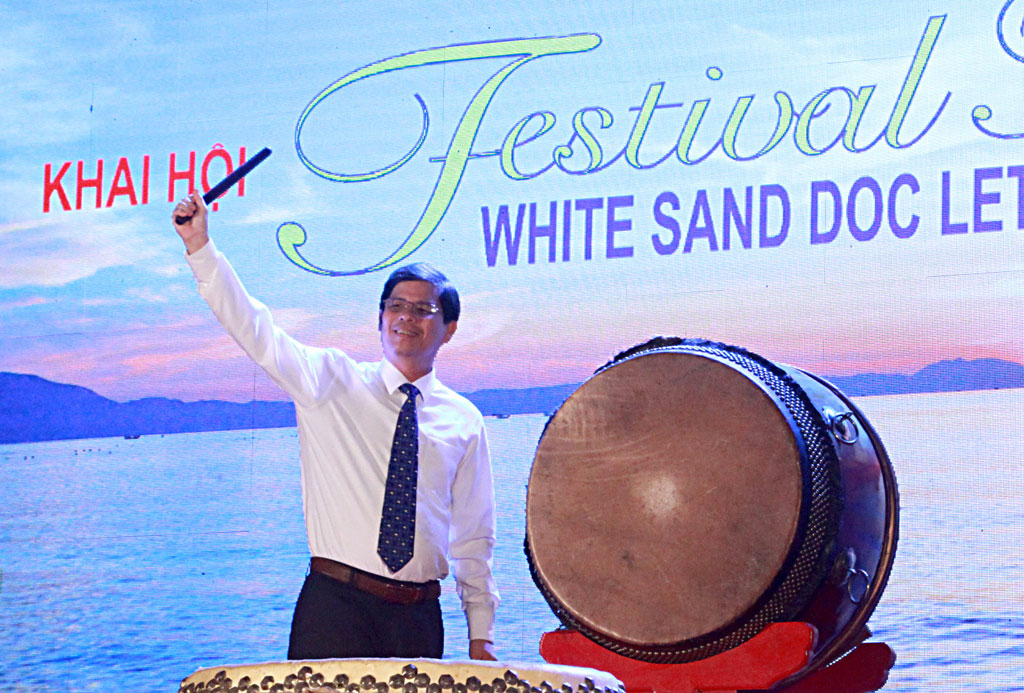2017 Sea Festival opening program opens in White sand Doc Let Resort &amp; Spa