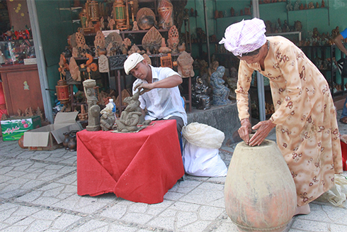 Cham artisan manually making pottery.