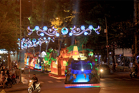 The parade starts from Yersin Street…