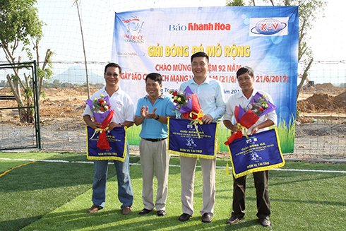 Khanh Hoa Newspaper holds mini football tournament