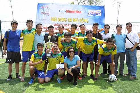 Vietcombank Nha Trang wins cup.