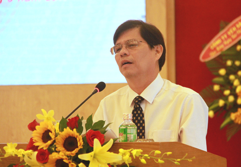 Nguyen Tan Tuan speaking at ceremony.