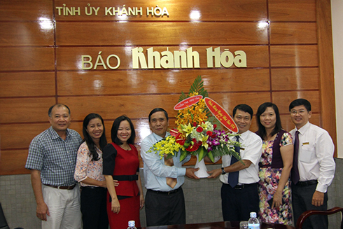 Provincial leader's visit to Khanh Hoa Newspaper