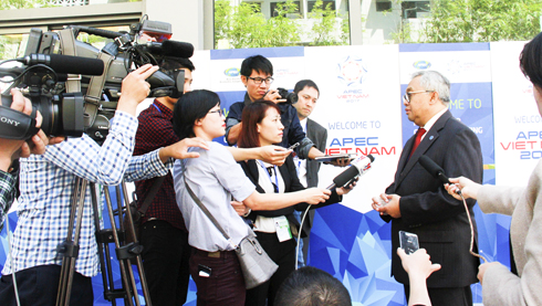 Journalists working at APEC 2017 in Nha Trang…