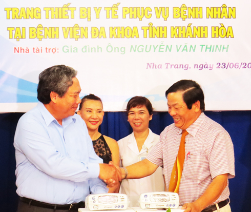 2 heart rate monitors donated to Khanh Hoa General Hospital