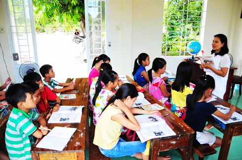 Free English classes for poor children