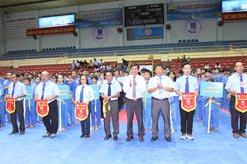 Organization committee offering souvenir flags to teams.