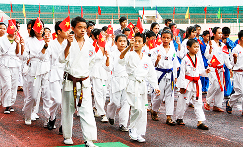 Players taking part in Khanh Hoa’s 7th Physical Training and Sports Festival in 2013.