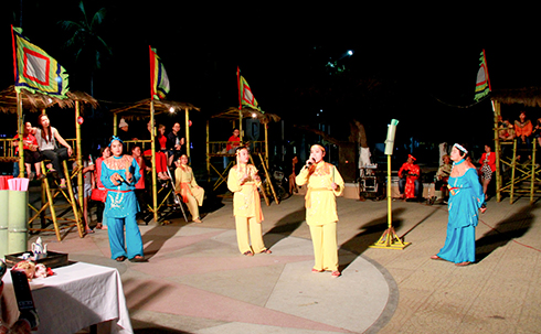  Bai choi festival held at beach park, Nha Trang