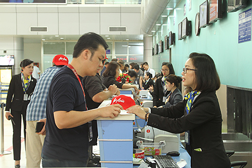 Passengers doing check-in for flight from Cam Ranh to Kuala Lumpur