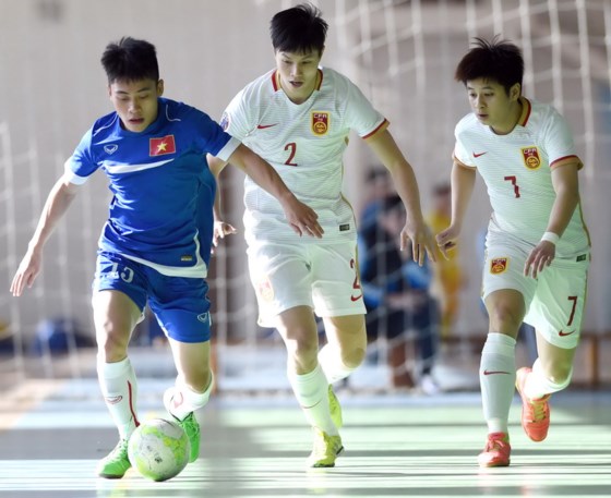 Vietnam playing China before 2016 AFC Futsal Championship in Uzbekistan.