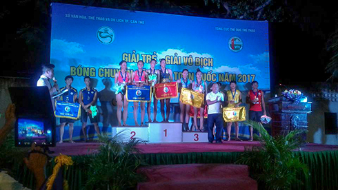 Players of Sanna Khanh Hoa win National Beach Volleyball Championships