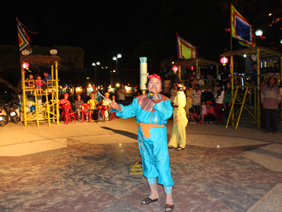 Introducing bai choi to pupils in Khanh Hoa