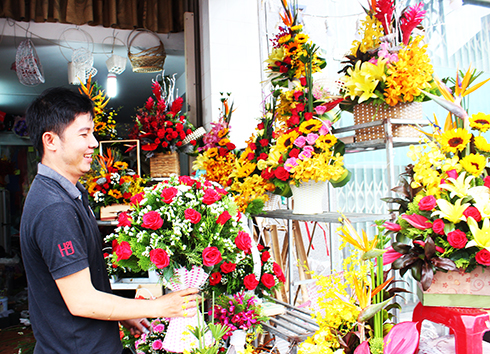 A man buying flowers