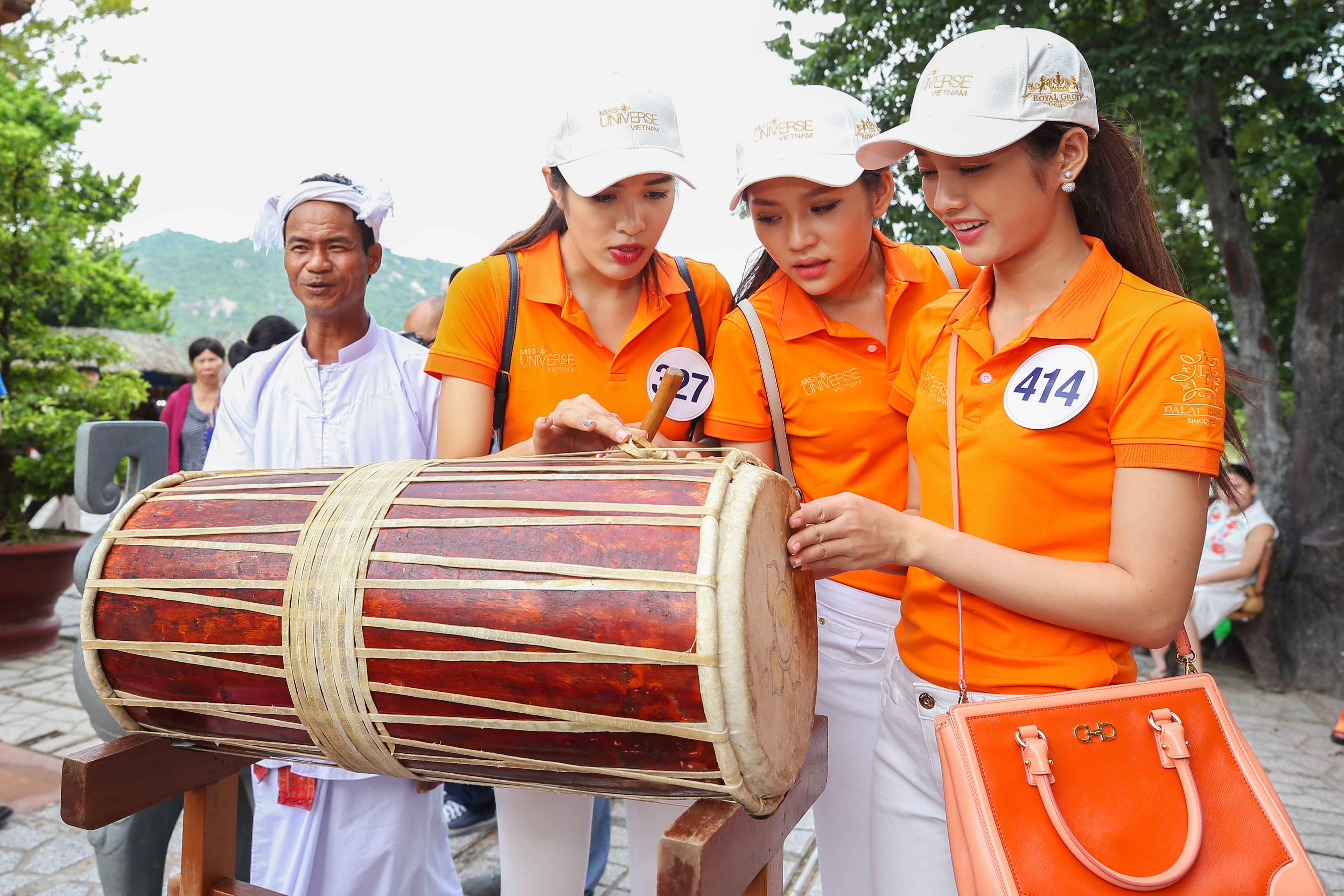 Leaning about traditional musical instrument of Cham people at Ponagar Temple.