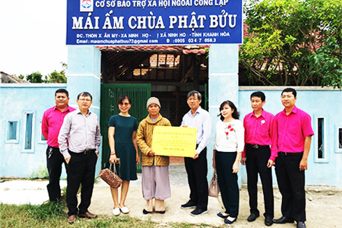 VND500m typhoon relief offered Phat Buu Pagoda Orphanage & Elder Care Home