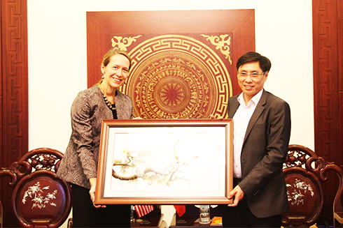 U.S Consul General in Ho Chi Minh City visits Khanh Hoa