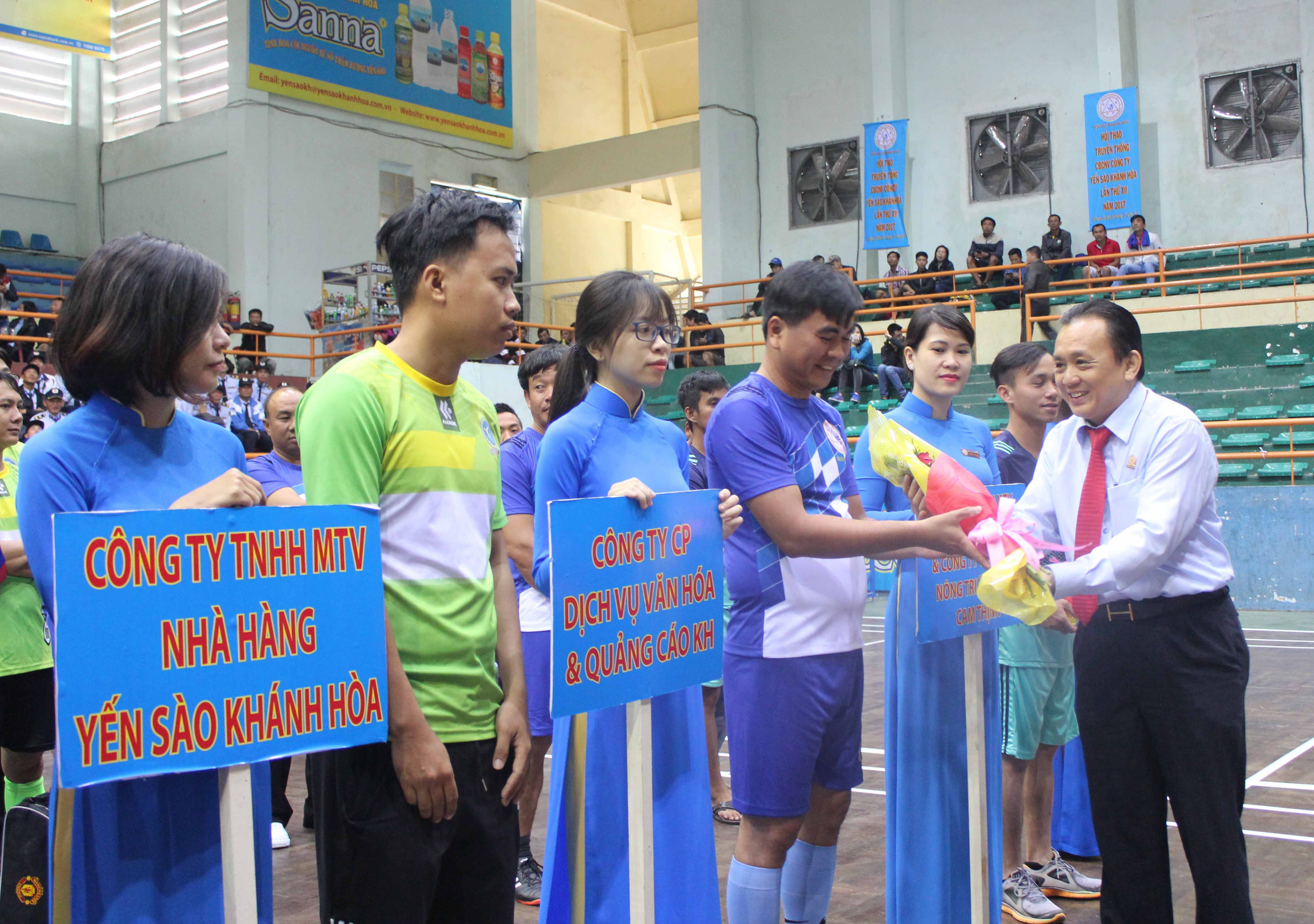 Khanh Hoa Salanganes Nest Company holds 12th traditional sports festival