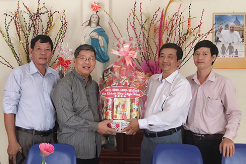 Christmas visits to religious institutions