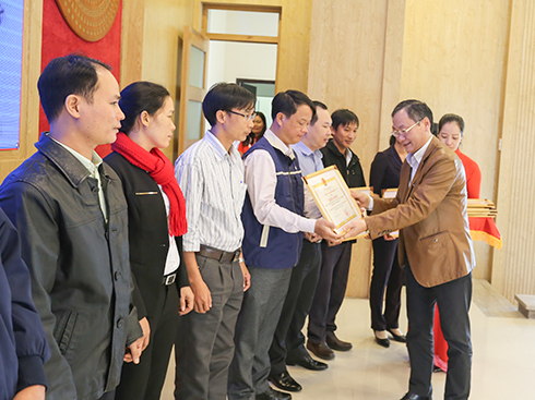 25 collectives and individuals commended at summary ceremony of Khanh Hoa's Eighth Physical Training and Sports Festival
