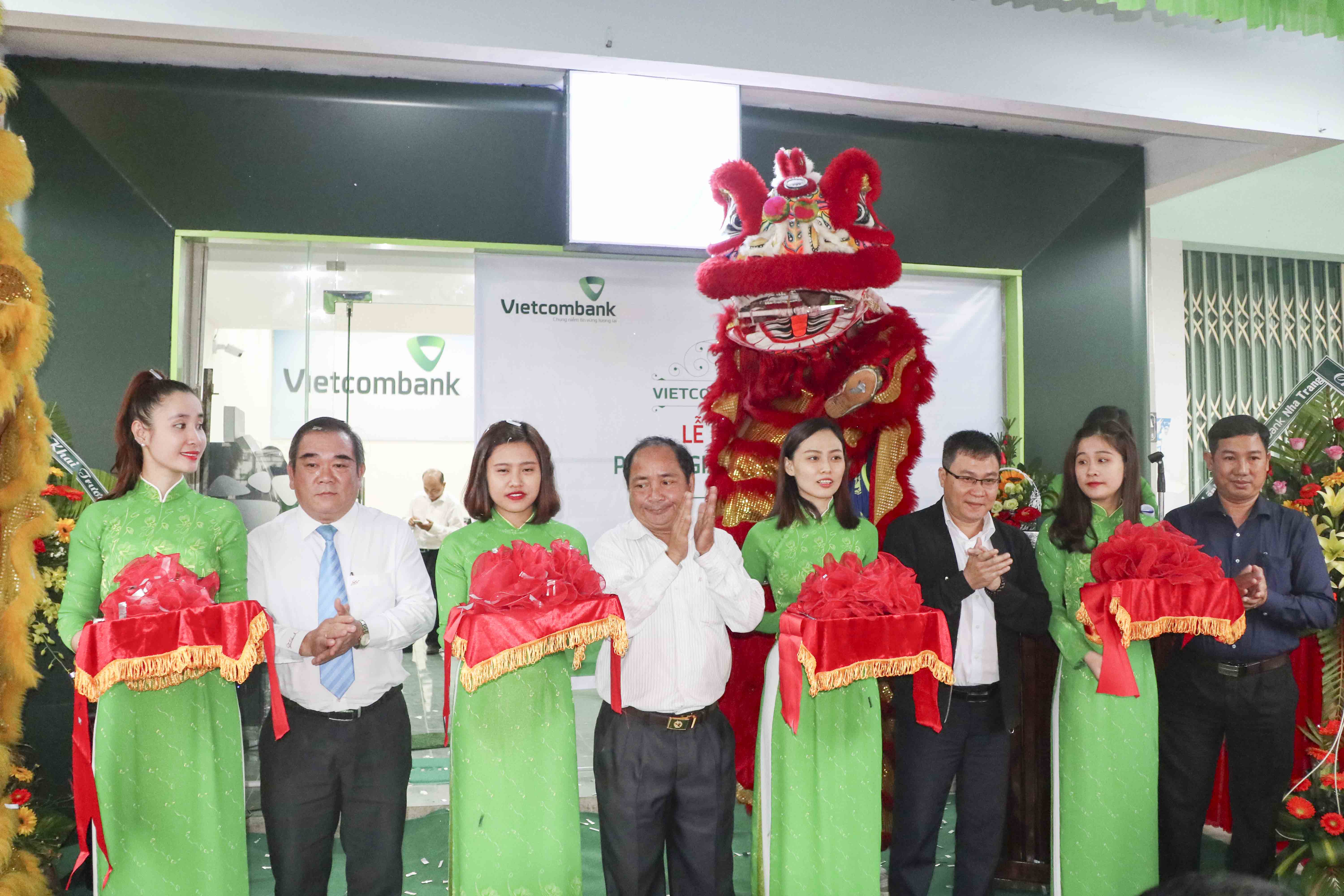 Vietcombank Nha Trang opens new office in Khanh Vinh