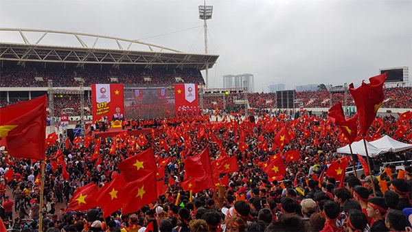 Vietnamese fans watching the final at My Dinh Stadium (Photo: Nguyen Ha)