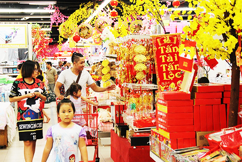 Supermarkets in Nha Trang increase opening time in days near Tet