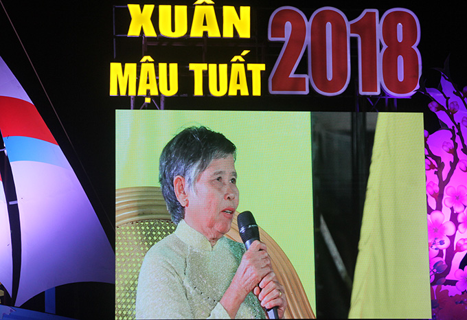 Exchange with historical witness in videoconference in Dien Khanh District