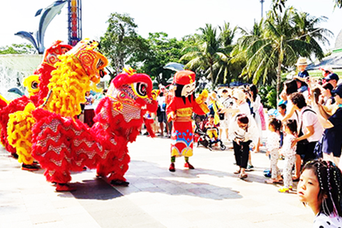 Tourists watching unicorn dance at Vinpearl Land Nha Trang