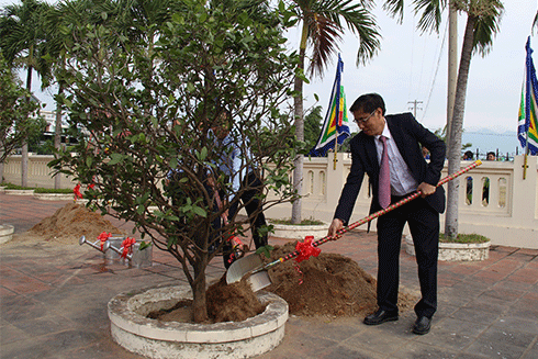 100,000 street trees to be planted in Dien Khanh this year