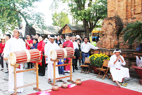 Performing traditional music of Cham people at Ponagar Temple