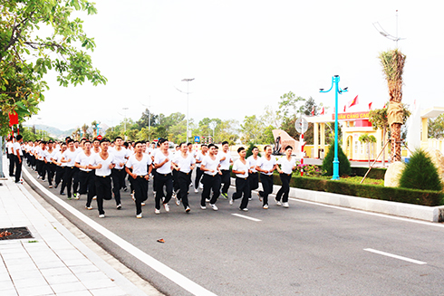 Nearly 1,500 soldiers take part in CISM Day Run in Khanh Hoa